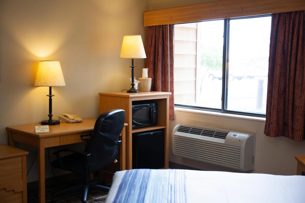 Americinn By Wyndham Pampa Event Center Esterno foto