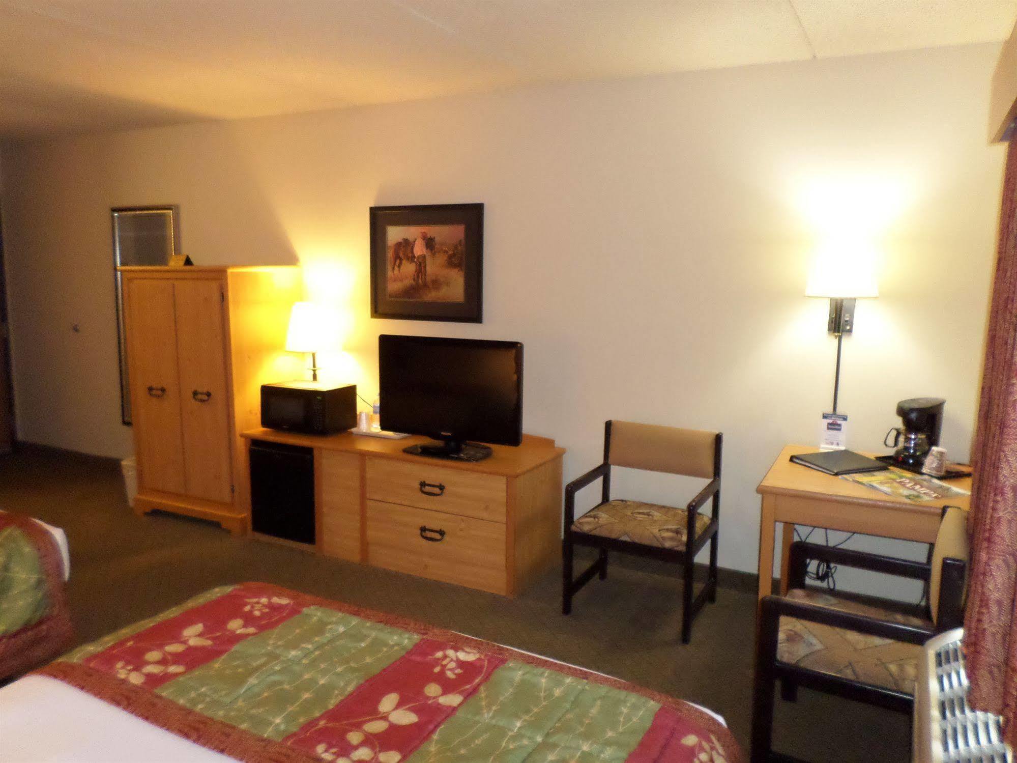 Americinn By Wyndham Pampa Event Center Esterno foto